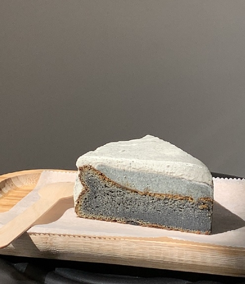 Ragacy's mugwort cake (Courtesy of Paul Jeong)