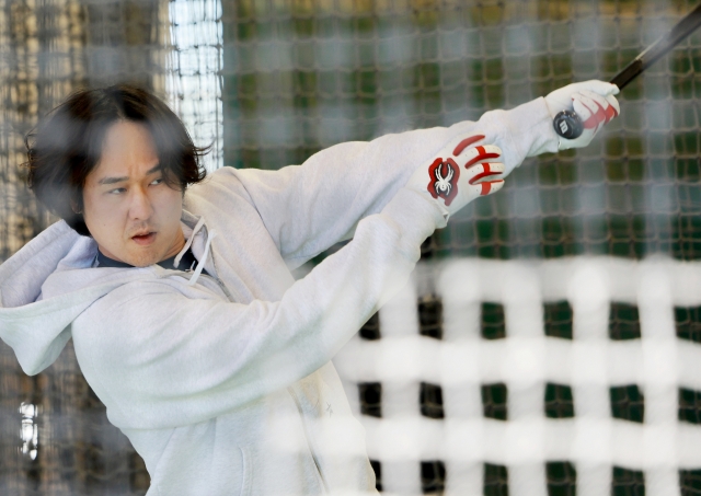 South Korean third baseman Choi Jeong takes a swing during batting practice for the World Baseball Classic at Kino Sports Complex in Tucson, Arizona, on Monday. (Yonhap)