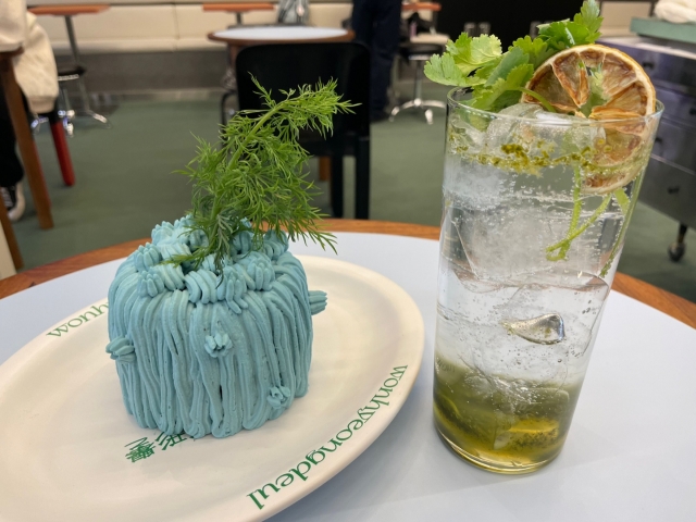 Dill cake and cilantro mojito (Kim Da-sol/The Korea Herald)