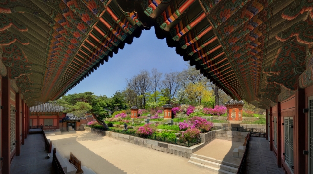 Chimnies in the Amisan Garden of Gyeongbokgung, Seoul (CHA)