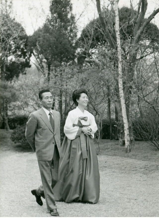 Former Korean President Park Chung-hee and his wife Yuk Young-soo (The Korea Herald)