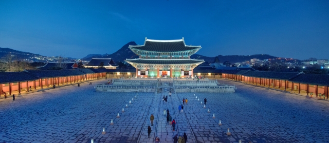 A view of Gyeongbokgung at night (CHA)