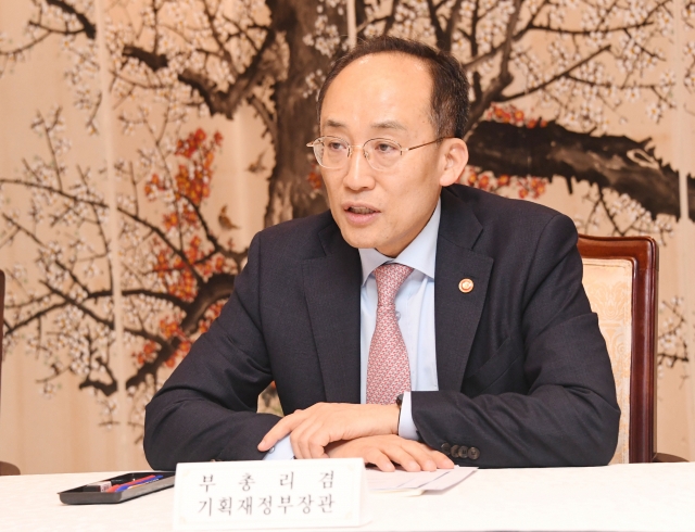 Finance Minister Choo Kyung-ho speaks at a meeting held Friday. (Yonhap)