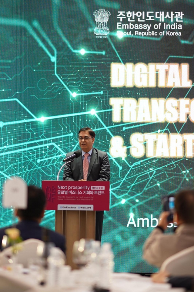 Indian Ambassador to South Korea Amit Kumar delivers remarks at the Global Business Forum hosted by the Korea Herald at the Ambassador Hotel in Jung-gu, Seoul, Wednesday. (Damdastudio)