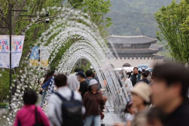 People enjoy a spring holiday at Gwanghwamun Square in downtown Seoul on Sunday. (Yonhap)