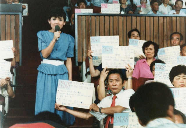 A female announcer introduces the stories of families separated by war during KBS' special live broadcast titled, “Finding Dispersed Families.