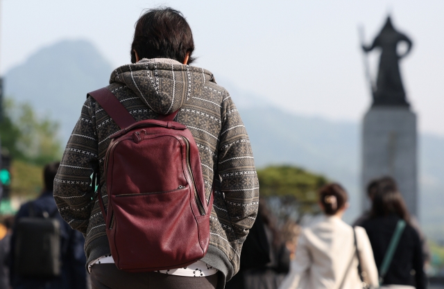 People walk through Gwanghwamun Square in downtown Seoul on Thursday. (Yonhap)