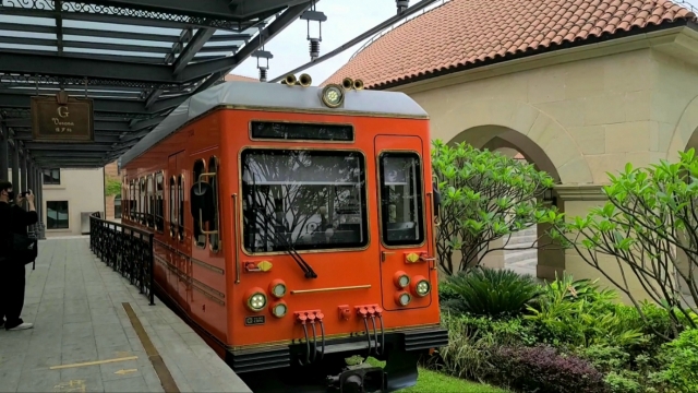 A 7.8-kilometer commuter tram that transports employees between buildings at Huawei Technologies' Ox Horn campus in Dongguan, a southern city of China. (Jie Ye-eun/The Korea Herald)