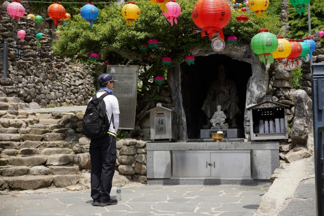 A visitor makes his prayer at Tapsa in Jinan, North Jeolla Province, on May 9. (Lee Si-jin/The Korea Herald)