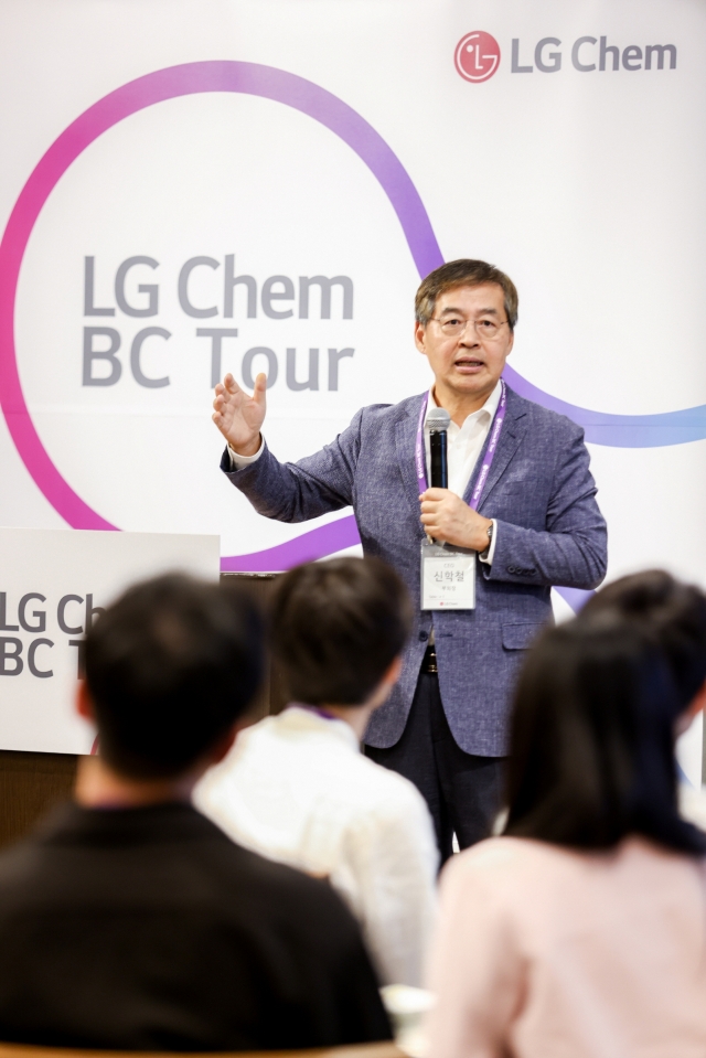 LG Chem CEO Shin Hak-cheol speaks at a global talent acquisition event held at the Intercontinental Tokyo Bay Hotel on Thursday. (LG Chem)