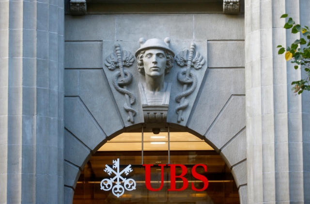 The logo of Swiss bank UBS is seen at its headquarters in Zurich, Switzerland. (Reuters-Yonhap)