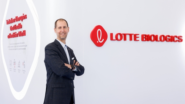 Lotte Biologics USA General Manager Michael Hausladen poses at the firm's exhibition booth set up for the 2023 Bio International Convention, which kicked off in Boston on Tuesday. (Lotte Biologics)