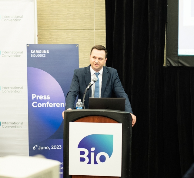 Kevin Sharp, sales head of Samsung Biologics America, speaks during a press conference held at the Boston Convention and Exhibition Center, on the sidelines of the 2023 BIO International Convention on Tuesday. (Samsung Biologics)