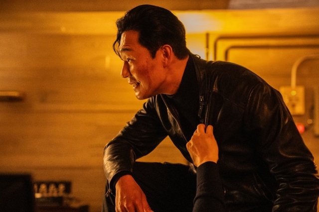 Park Sung-woong stars in “Bloodhounds.” (Netflix)