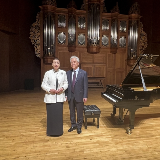 Huda Alkhamis-Kanoo (left) poses with Korea National University of Arts President Kim Dae-jin in Seoul. (ADMAF)