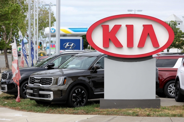 Kia cars are displayed on the sales lot at San Leandro Kia in San Leandro, California, May 30. (AFP-Yonhap)