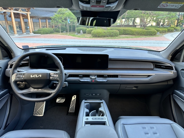 The interior of Kia’s EV9 (Byun Hye-jin/The Korea Herald)