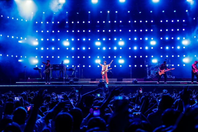 US singer-songwriter Bruno Mars performs during the ″Hyundai Card Super Concert 27 Bruno Mars″ concert held on Saturday and Sunday at the Jamsil Olympic Main Stadium, southern Seoul. (Hyundai Card)