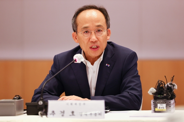 Finance Minister Choo Kyung-ho speaks during a meeting hosted by the Federation of Korean Industries in Seoul on Tuesday. (Yonhap)