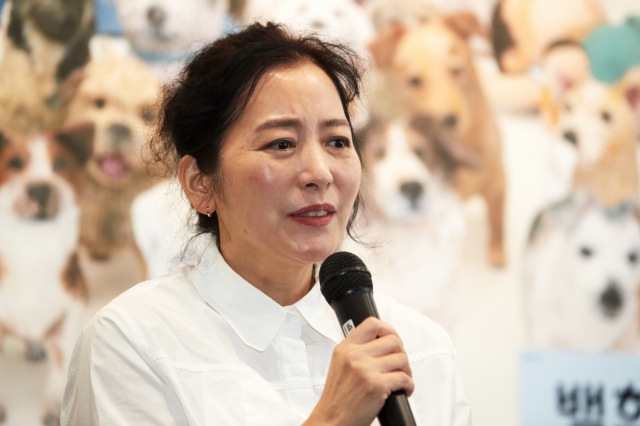 Picture book artist Baek Hee-na speaks at a press conference held at Seoul Arts Center's Hangaram Art Museum on Wednesday. (SAC)