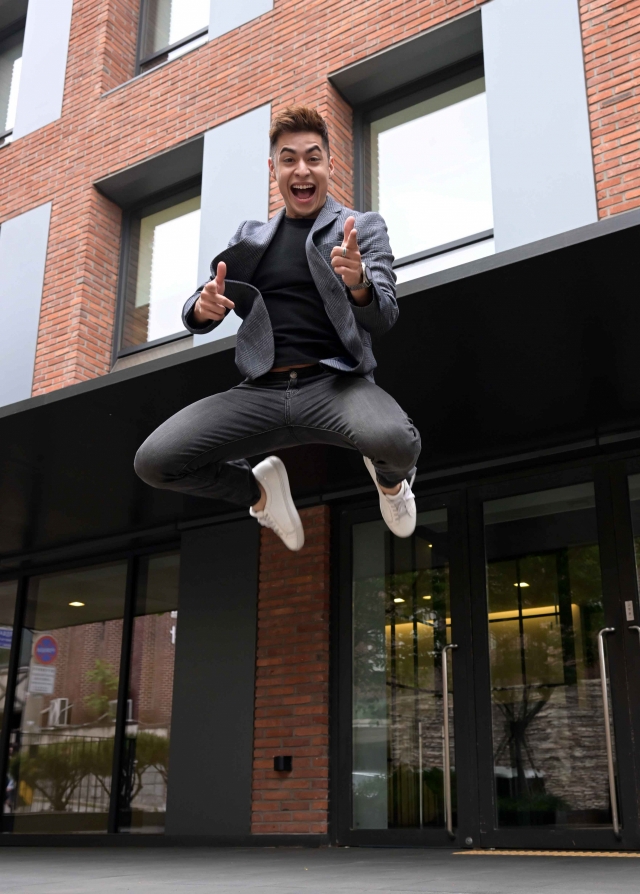 Mexican TV personality Christian Burgos poses for picture during a recent interview with The Korea Herald held at newspaper's headquarters in Seoul. (Lee Sang-sub/The Korea Herald)