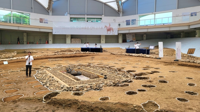 The site of Jjoksaem Tomb No. 44 in Gyeongju, North Gyeongsang Province, Tuesday (Kim Hae-yeon/The Korea Herald)