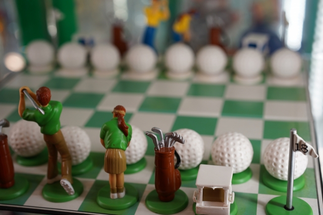 A golf-themed chessboard at Samuel Smalls (Lee Si-jin/The Korea Herald)