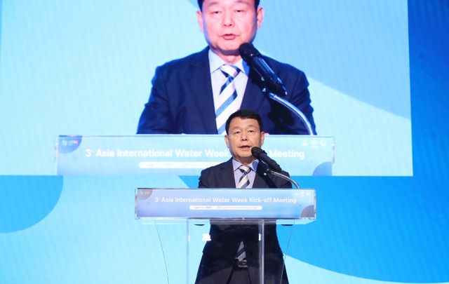 K-water CEO Yun Seog-dae speaks at the third Asia International Water Week Kick-off Meeting at the agency's Songsan Global Education and Research Center in Hwaseong, Gyeonggi Province, Friday. (K-water)