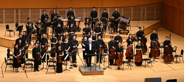 Pianist Kim Dae-jin, who took the stage as conductor, greets the audience at the Opening Gala Peace Concert of the 2023 Gonjiam Music Festival on Monday at Lotte Concert Hall in Jamsil, Seoul. (Lee Sang-sub/The Korea Herald)