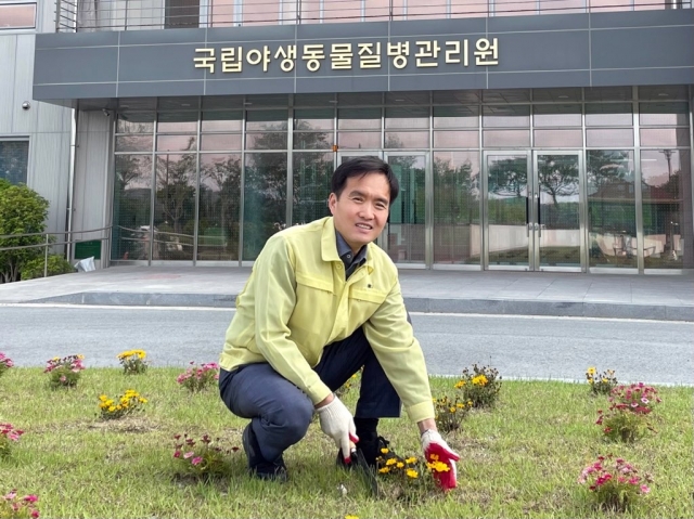 Shin Dong-in, the president of the National Institute of Wildlife Disease Control and Prevention under the Ministry of Environment. (National Institute of Wildlife Disease Control and Prevention)