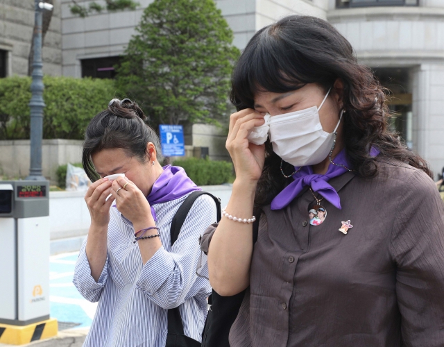 This photo shows bereaved families of Halloween crowd crush disaster in Itaewon nightlife district in Seoul in October shedding tears after the Constitutional Court ruling on Tuesday. (Yonhap)