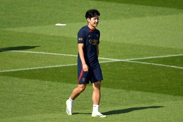 Lee Kang-in at a training session at Poissy, west of Paris, on July 20 (AFP-Yonhap)