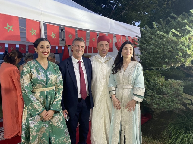 Moroccan Ambassador to Korea Chafik Rachadi (second from right) and Israeli Ambassador to Korea Akiva Tor (second from left) exchange greetings at Throne Day in Yongsan-gu, Seoul. (Sanjay Kumar/The Korea Herald)