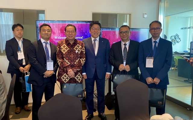 Indonesian Ambassador to Korea Gandi Sulistiyanto poses for a group photo in an interactive session with representatives from the Indonesian government and Korea Herald on the sidelines of the Business Forum on 50 years of Indonesia-Korea Relations held in Yongsan-gu, Seoul (Sanjay Kumar/The Korea Herald)