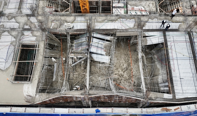 A view from above of the building in Anseong, Gyeonggi Province, where the top floor collapsed, crushing two workers and injuring four others (Yonhap)