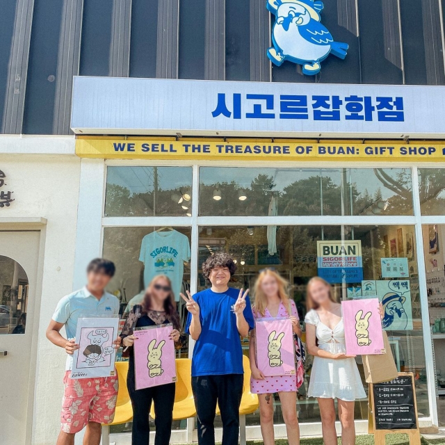 Sigor Life group members and Polish adult volunteer participants of the 2023 World Scout Jamboree pose for a photo in Buan-eup, North Jeolla Province. (Sigor Life)