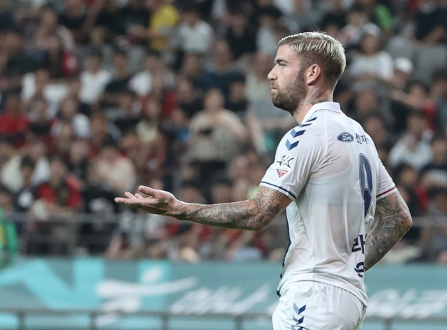 Lars Veldwijk of Suwon FC reacts to an offside ruling during a K League 1 match against FC Seoul at Seoul World Cup Stadium in Seoul on July 12. (Yonhap)