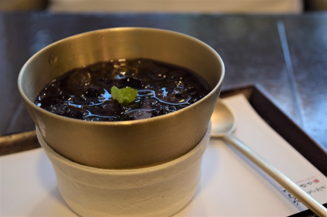 Iced mulberry tea, or odi-cha, served at Noshi (Kim Hae-yeon/The Korea Herald)