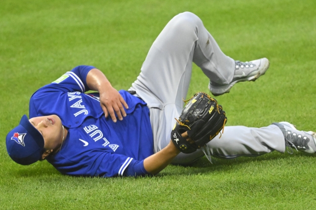 Ryu Hyun-jin of the Toronto Blue Jays drops to the ground in pain after taking a line drive off his right knee during the bottom of the fourth inning of a Major League Baseball regular season game against the Cleveland Guardians at Progressive Field in Cleveland on Monday. (Reuters-Yonhap)