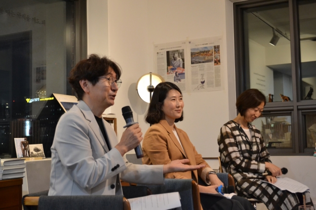 From left: Author Kang Han-ki, Shim Nari, senior director of public relations of McDonald’s Korea, and CEO of 934platform Lee In-suk attend an event for the book “McDonald’s 35 Years of Brand Story in Korea,” in Seoul on Tuesday. (McDonald’s Korea)