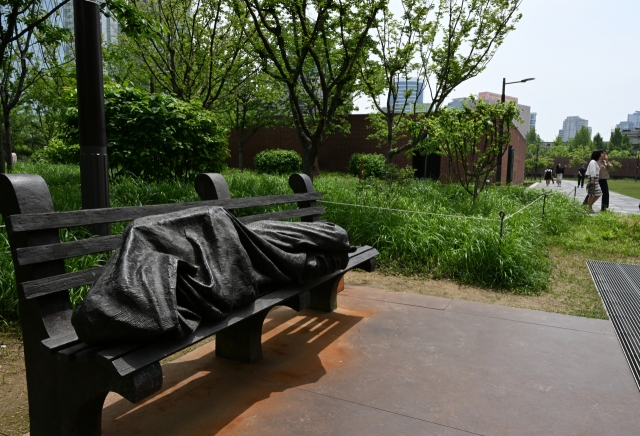 “Homeless Jesus 2013” by Timothy Schmalz is installed at the Seosomun Historic Park (Im Se-jun/The Korea Herald)