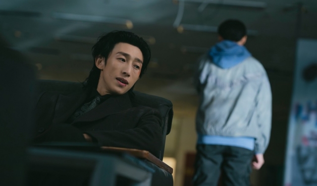 Kang Ki-young plays vicious evil spirit Hwang Pil-gwang in 