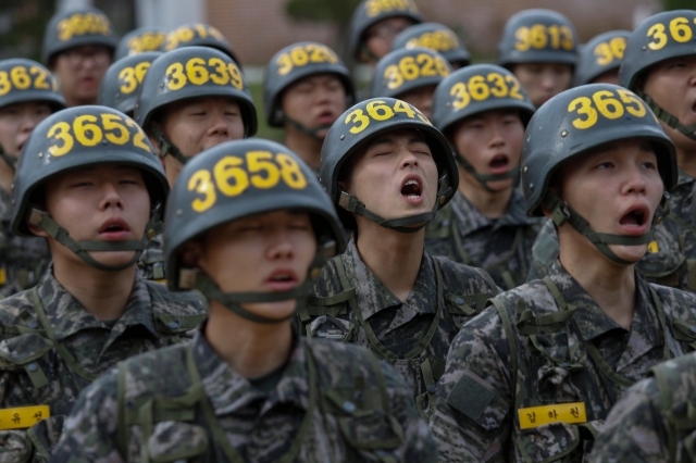 Trainees of the Republic of Korea Marine Corps take part in a seven-week basic training program in the city of Pohang, North Gyeongsang Province. (Photo - 123rf)