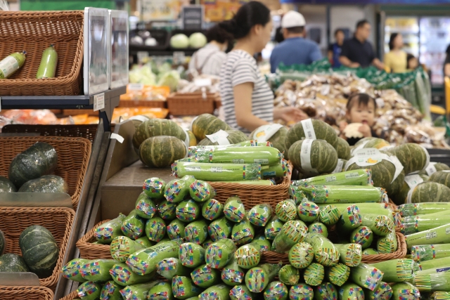 People shop for groceries at a supermarket in Seoul on Sunday. (Yonhap)