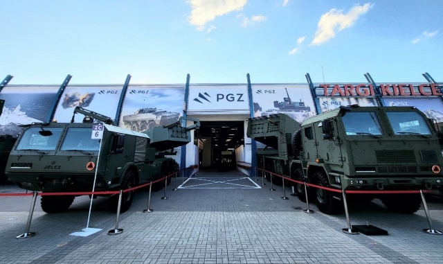 Military weapons displayed at the International Defense Industry Exhibition, Tuesday (Yonhap)