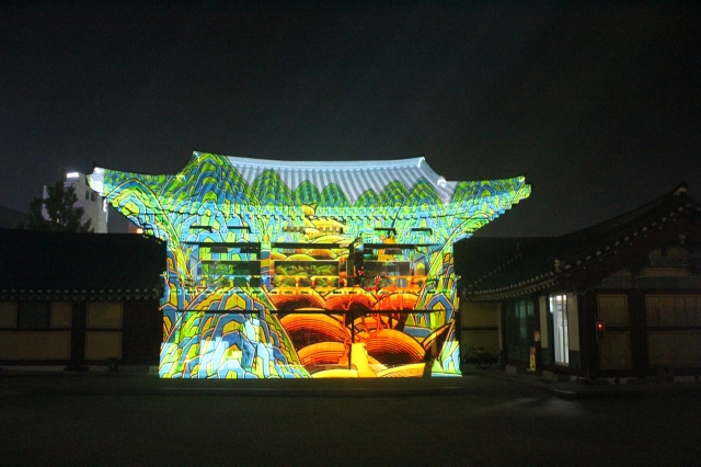 Rehearsal photo from this year's media art event at the Gangneung-daedohobu Government Office, in Gangneung, Gangwon Province (KCHF)