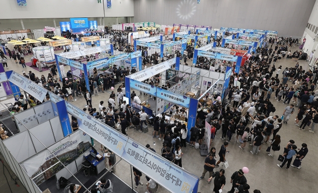 A job fair in Daegu on Monday (Yonhap)