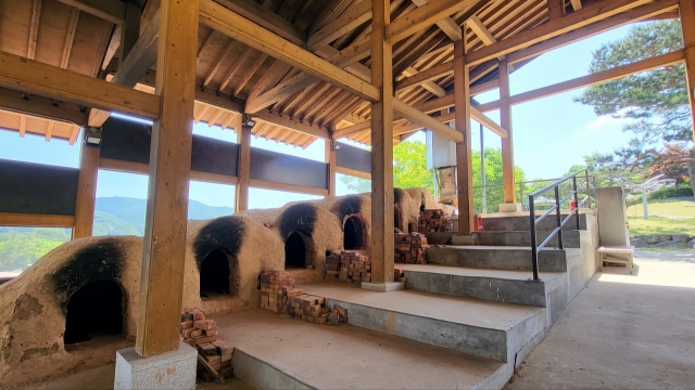 Traditional kilns are on display at the Ceramic Expo Sculpture Park. (Kim Hae-yeon/ The Korea Herald)