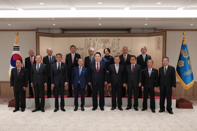 President Yoon Suk Yeol (front row, center) poses for a photo with members of the Korea-Japan Friendship Association and the Japan-Korea Friendship Association at the presidential office in Seoul on Friday in this photo provided by the office. (Yonhap)