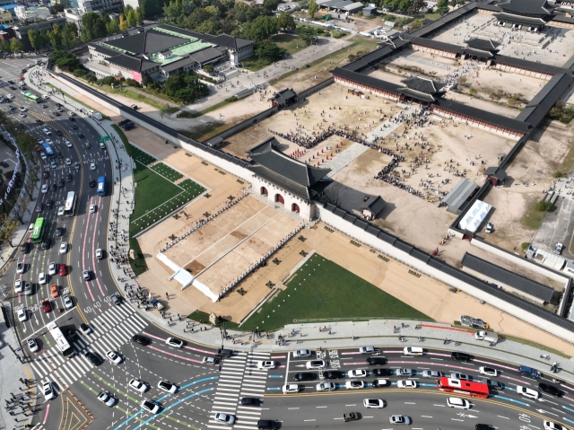 An aerial view of Gyeongbokgung shows the restored woldae in front of Gwanghwamun, the main gate of the Joseon-period palace, on Sunday. (Yonhap)